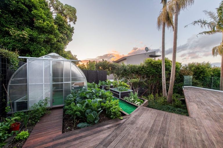 Photo of property in 3a Kowhai Road, Mairangi Bay, Auckland, 0630