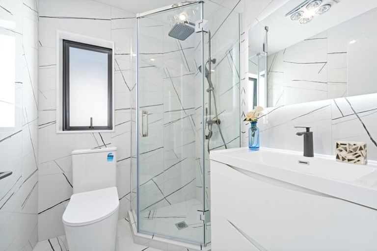 Photo of property in 21d Barron Drive, Green Bay, Auckland, 0604