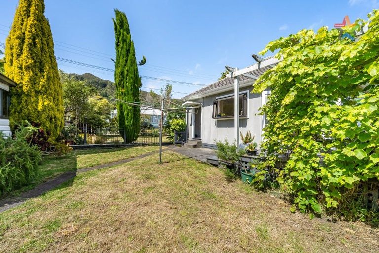 Photo of property in 1 Cleland Crescent, Naenae, Lower Hutt, 5011