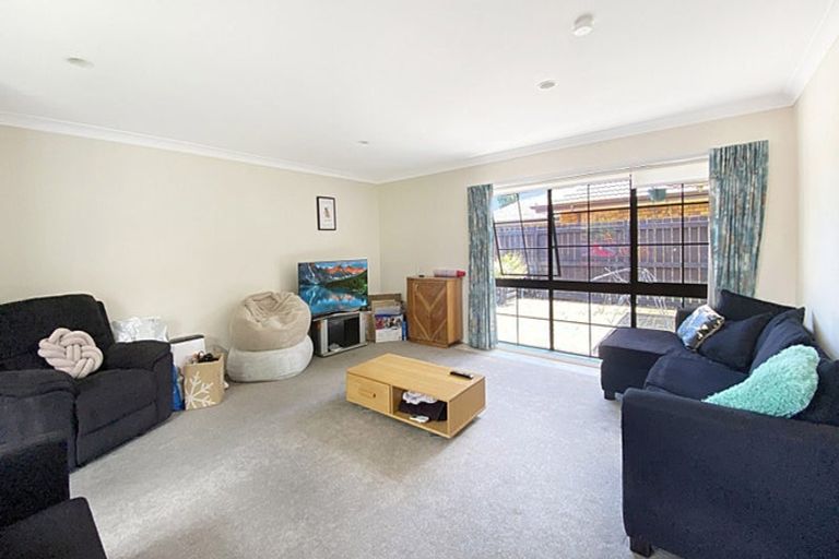 Photo of property in 9 Jessika Place, Conifer Grove, Takanini, 2112