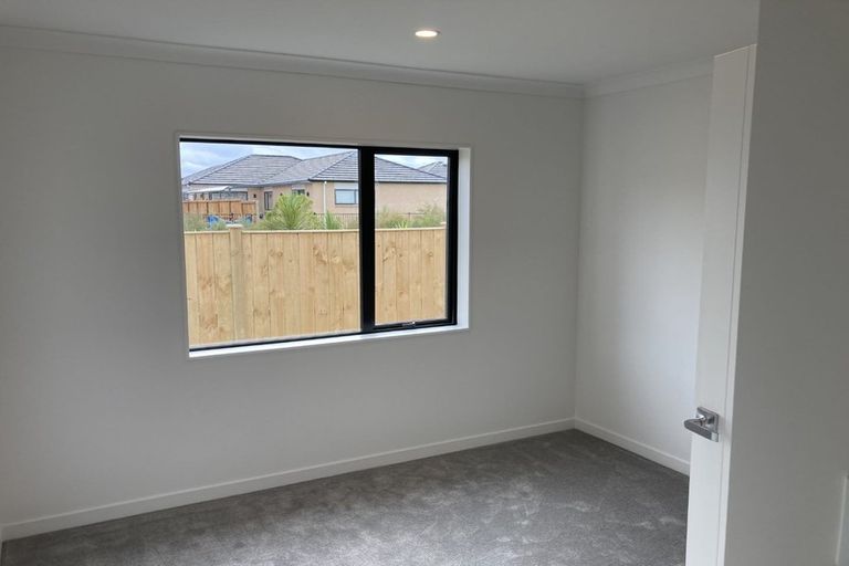 Photo of property in 5 Toropapa Close, Takanini, 2110