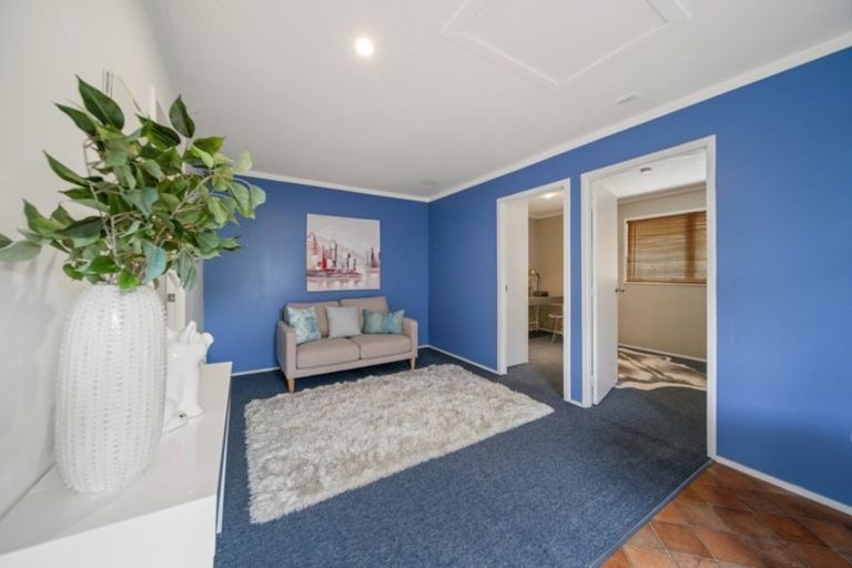 Photo of property in 42a Lisa Rise, Half Moon Bay, Auckland, 2012