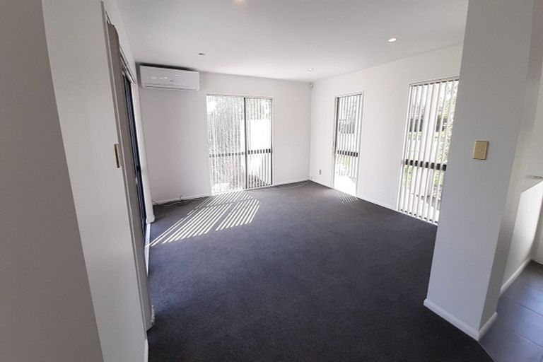 Photo of property in 2 Wendy Place, Heathcote Valley, Christchurch, 8022