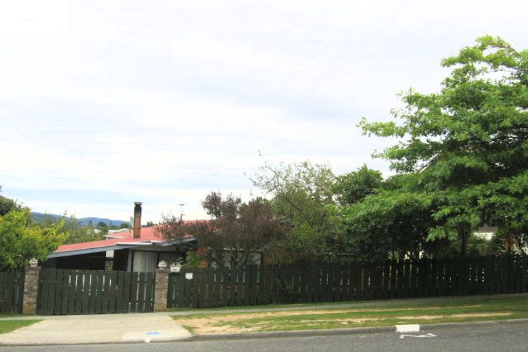 Photo of property in 107 Norana Road, Timberlea, Upper Hutt, 5018