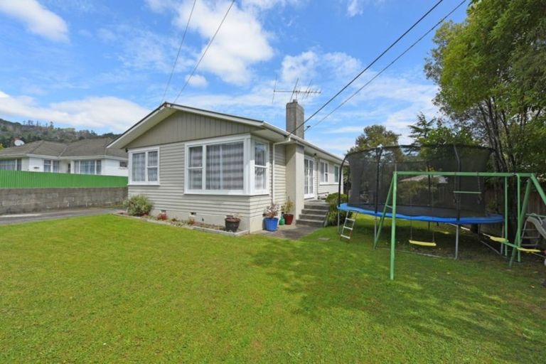 Photo of property in 66 Horoeka Street, Stokes Valley, Lower Hutt, 5019