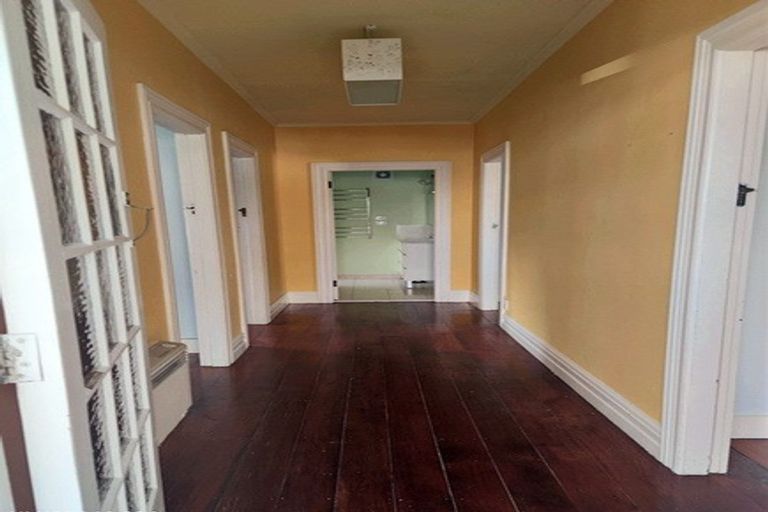 Photo of property in 2/5 Forrest Road, Milford, Auckland, 0620