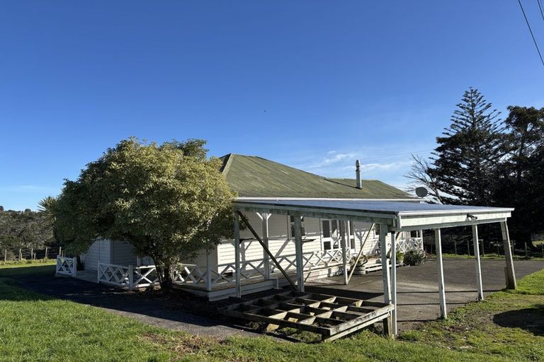 Photo of property in 69-73 Red Hills Road, Massey, Auckland, 0614