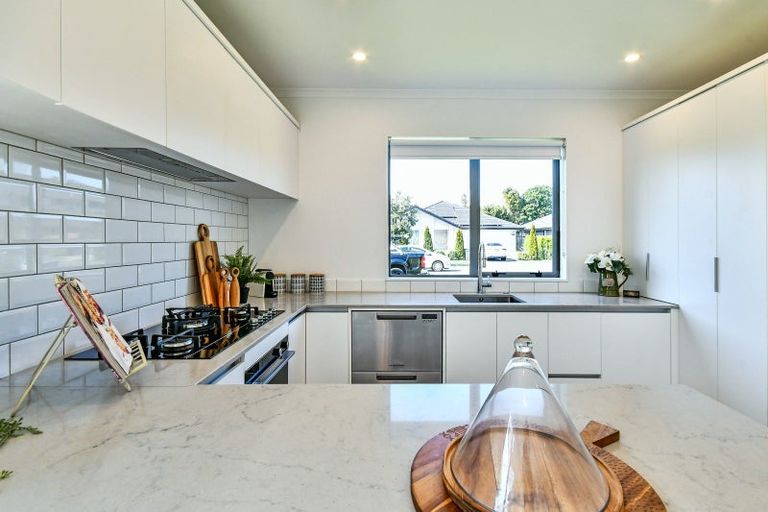 Photo of property in 9 Waituarua Drive, Takanini, 2112