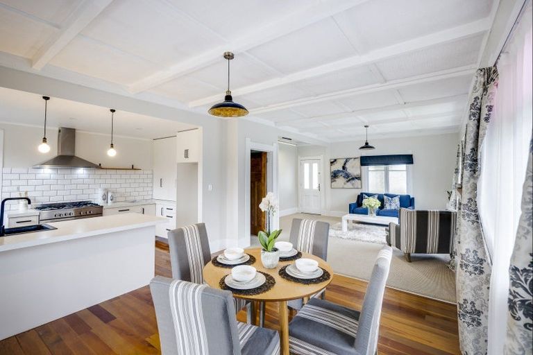 Photo of property in 1213 Caroline Road, Mayfair, Hastings, 4122