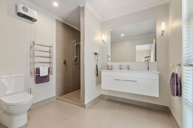 Photo of property in 5 Bernora Crescent, Bombay, 2675