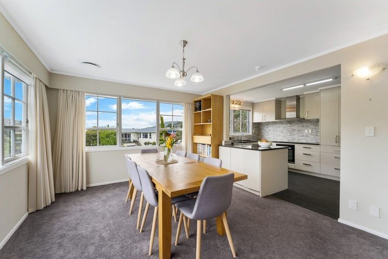 Photo of property in 6 Nuffield Street, Tawa, Wellington, 5028