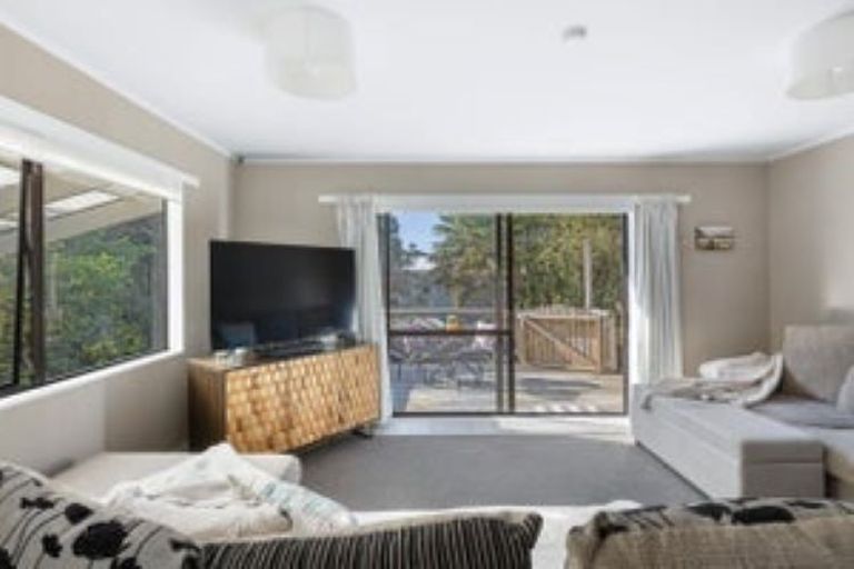 Photo of property in 38a Hammond Avenue, Hatfields Beach, Orewa, 0931
