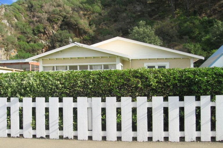 Photo of property in 148 Breaker Bay Road, Breaker Bay, Wellington, 6022