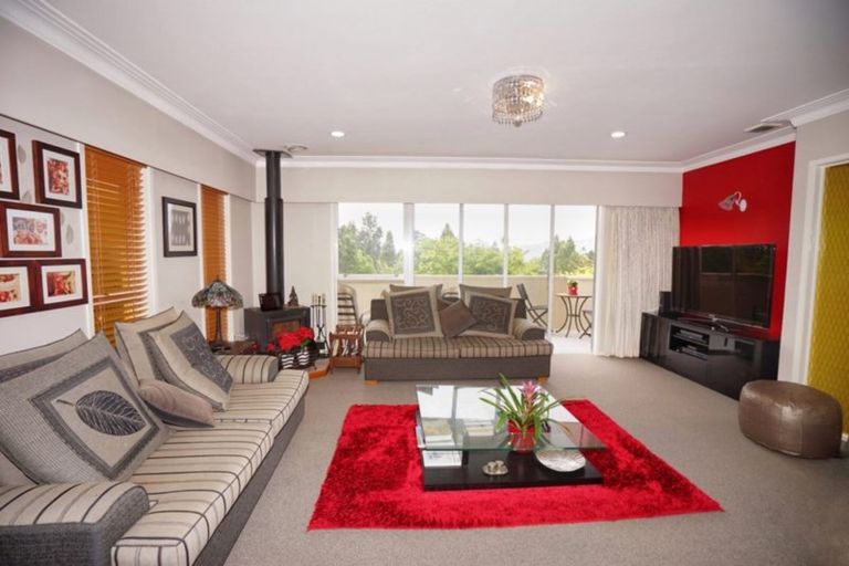 Photo of property in 17 Barlow Place, Chatswood, Auckland, 0626