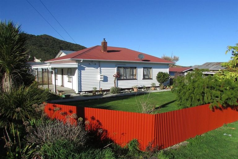 Photo of property in 140 Bright Street, Cobden, Greymouth, 7802