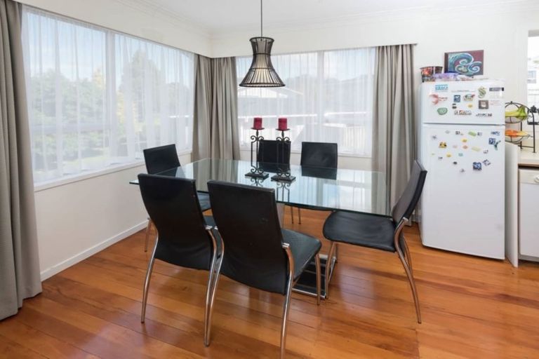 Photo of property in 14 Judkins Crescent, Cockle Bay, Auckland, 2014