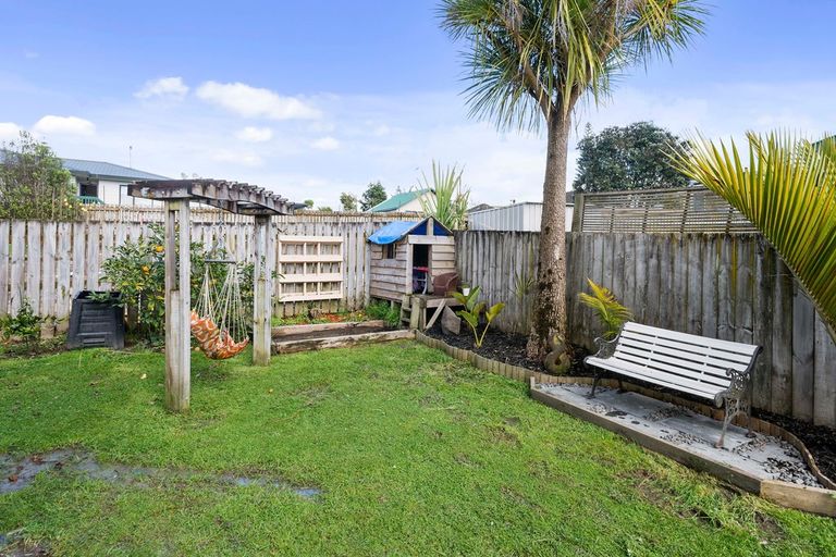 Photo of property in 2/20 Kamara Road, Glen Eden, Auckland, 0602