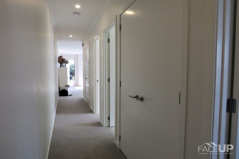 Photo of property in 4/2 Warrant Officer Lane, Hobsonville, Auckland, 0616