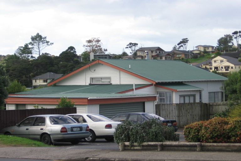 Photo of property in 92 Atkinson Road, Titirangi, Auckland, 0604