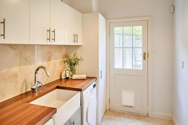 Photo of property in 60 Cheviot Road, Lowry Bay, Lower Hutt, 5013