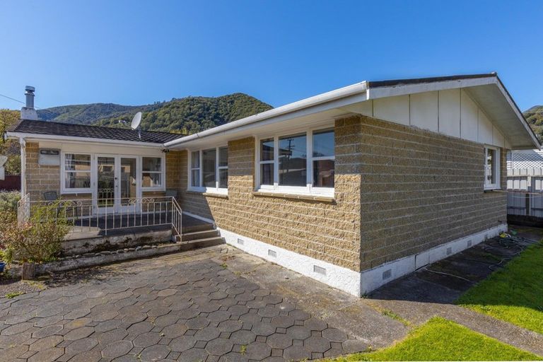 Photo of property in 45a York Street, Picton, 7220