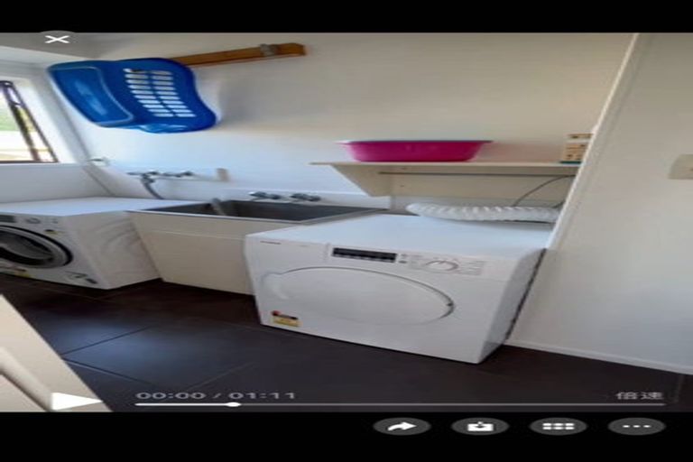 Photo of property in 22 Jenanne Place, Totara Vale, Auckland, 0629