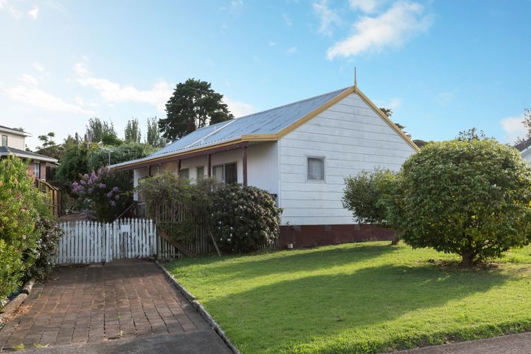 Photo of property in 16 Cairngorm Place, Highland Park, Auckland, 2010