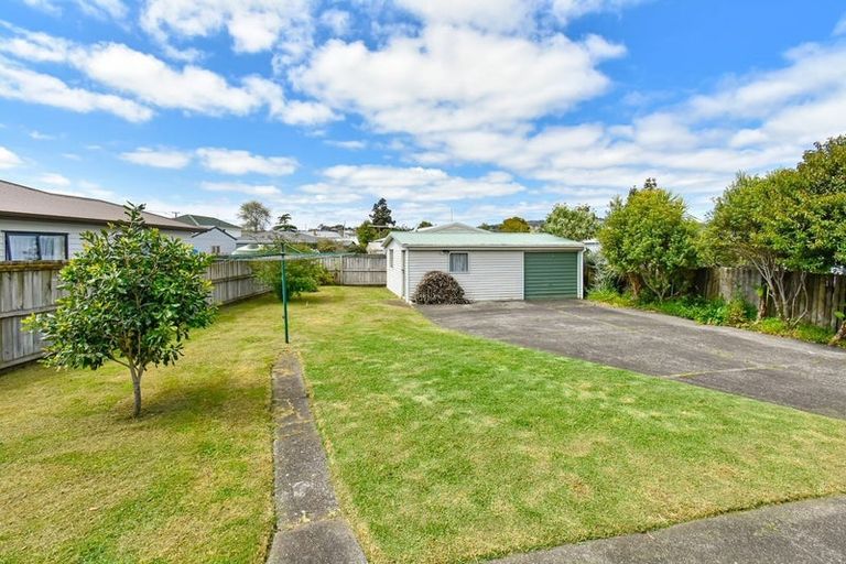 Photo of property in 2 Valentine Street, Papakura, 2110