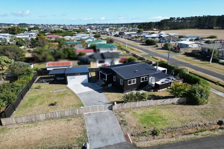Photo of property in 8a Te Awa Street, Foxton Beach, Foxton, 4815