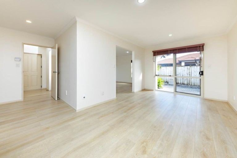 Photo of property in 16 Mordane Place, Flat Bush, Auckland, 2016