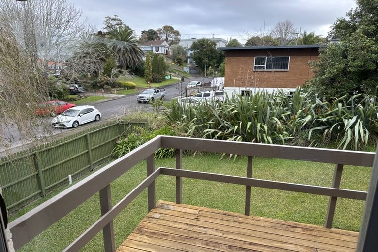 Photo of property in 2/45 Knightsbridge Drive, Forrest Hill, Auckland, 0620