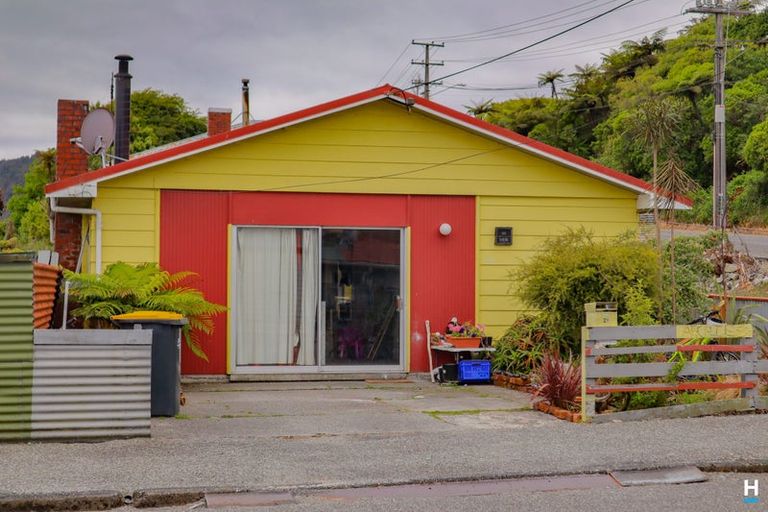 Photo of property in 21 Thompson Street, Greymouth, 7805