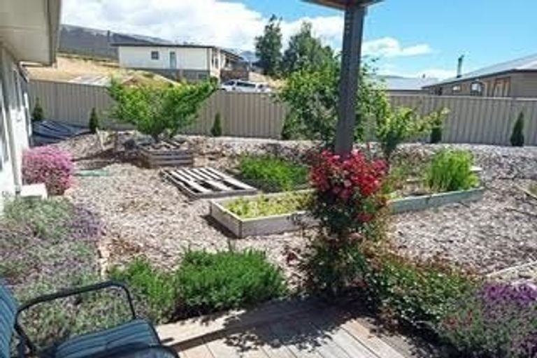 Photo of property in 19 Missy Crescent, Mount Pisa, Cromwell, 9383