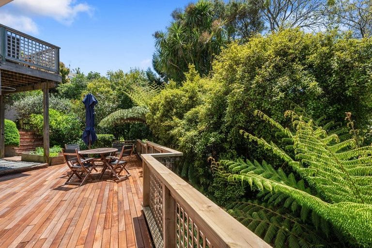 Photo of property in 6 Mollyhawk Place, Birkenhead, Auckland, 0626