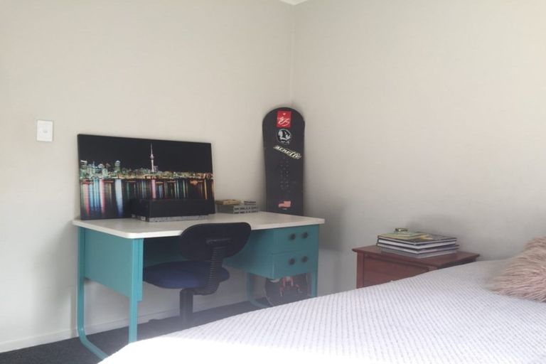 Photo of property in 2/45 Taioma Crescent, Te Atatu Peninsula, Auckland, 0610