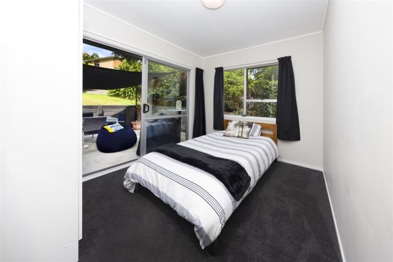 Photo of property in 1/17 Tiri View Place, Waiake, Auckland, 0630