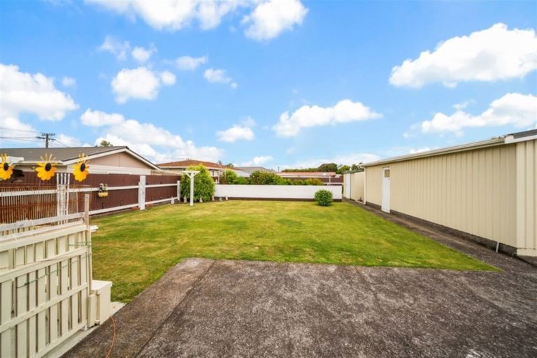 Photo of property in 22 Mcguire Street, Hawera, 4610