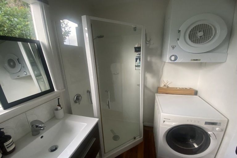 Photo of property in 15a Governor Road, Northland, Wellington, 6012