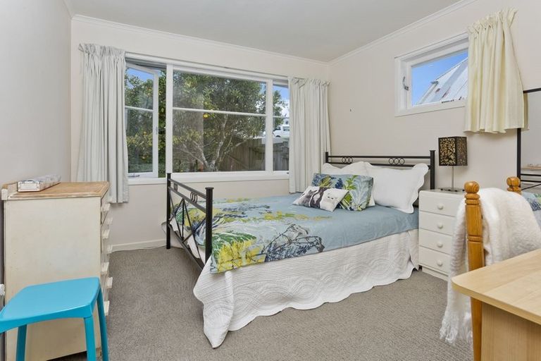 Photo of property in 545 Glenfield Road, Glenfield, Auckland, 0629