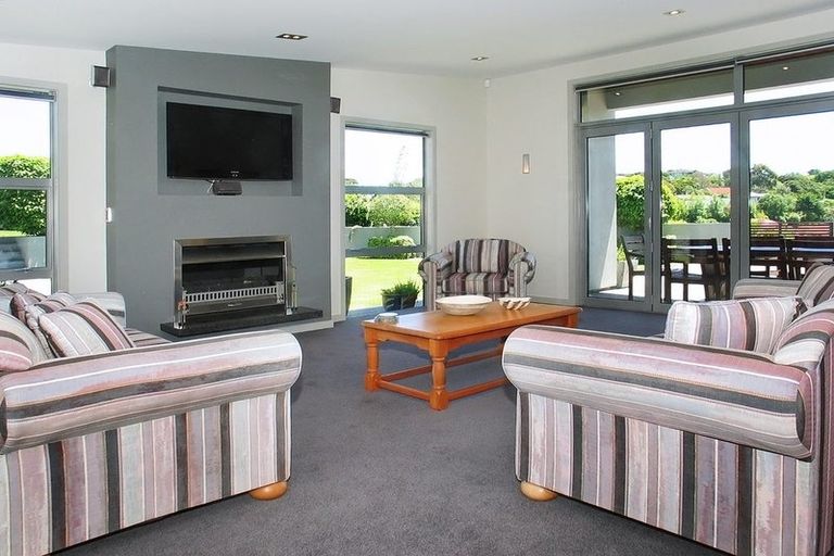 Photo of property in 2 Scoresby Grove, Whitby, Porirua, 5024