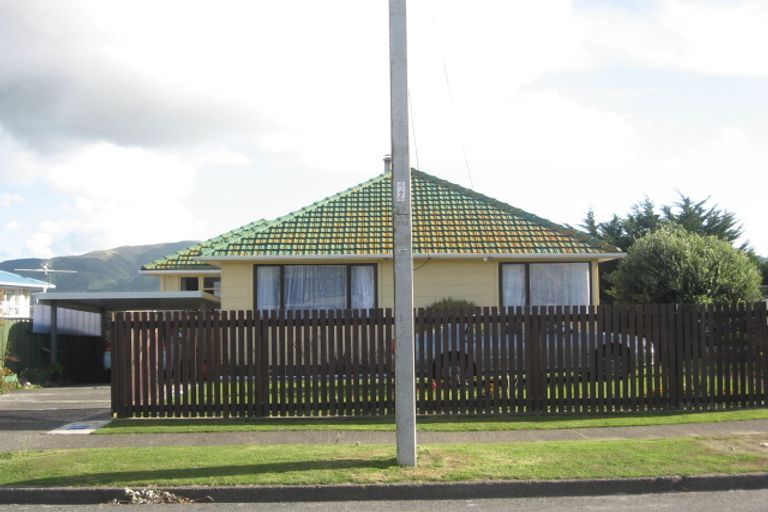 Photo of property in 11 Somerset Place, Cannons Creek, Porirua, 5024