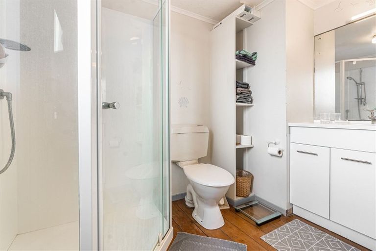 Photo of property in 1/9 Old Lake Road, Narrow Neck, Auckland, 0624