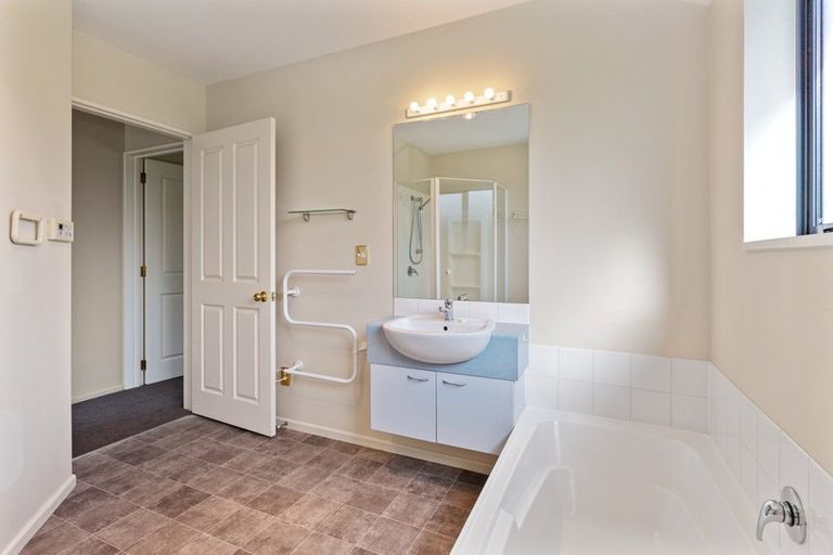 Photo of property in 1 Newton Place, Amberley, 7410