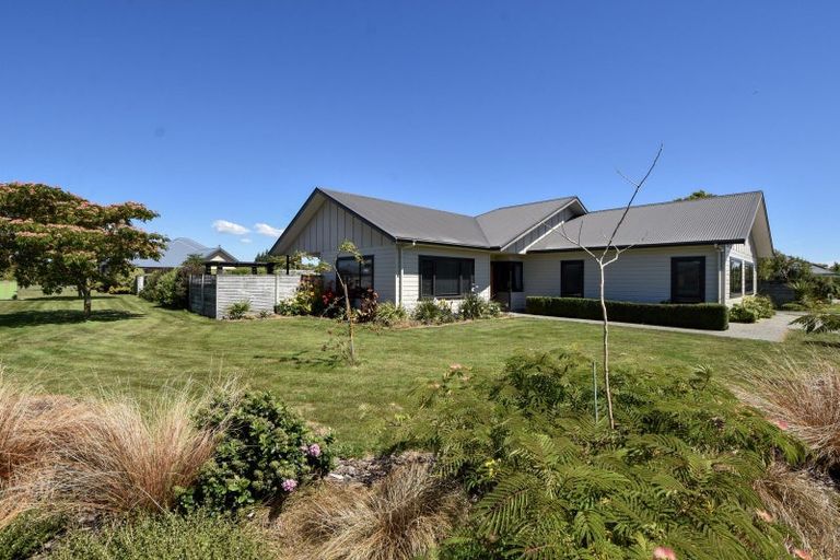 Photo of property in 18 Carrington Drive, Carterton, 5713