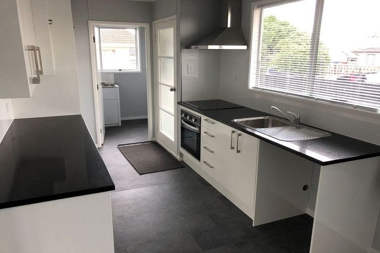 Photo of property in 2/37 John Walker Drive, Manurewa, Auckland, 2102