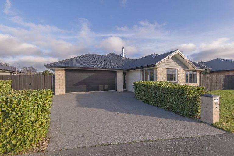 Photo of property in 6 Dundee Close, Darfield, 7510