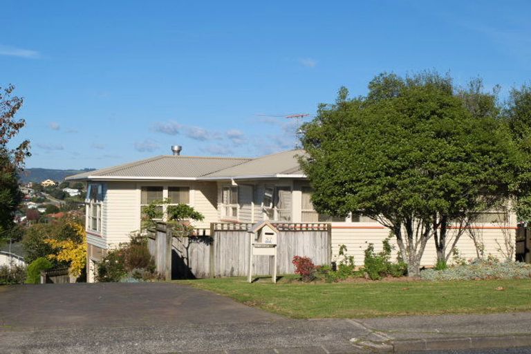 Photo of property in 2/57 Litten Road, Cockle Bay, Auckland, 2014