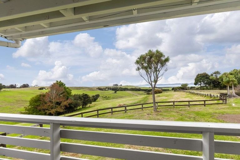 Photo of property in 1696 South Head Road, South Head, Helensville, 0874