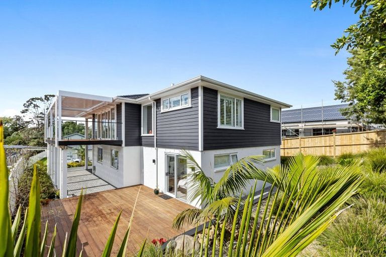 Photo of property in 19 Odlin Lane, Red Beach, 0932