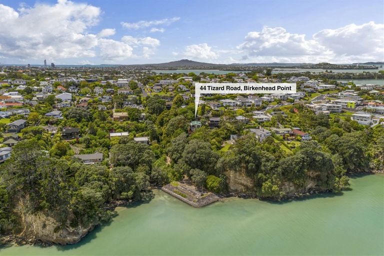 Photo of property in 44 Tizard Road, Birkenhead, Auckland, 0626